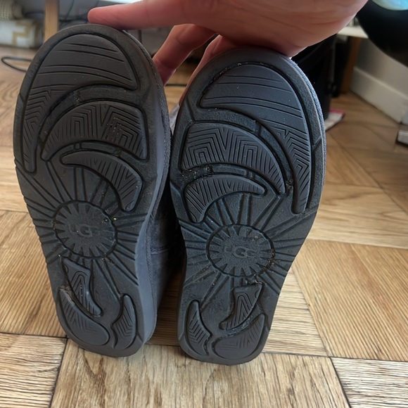 Chocolate Alber UGGs with Zipper (Size 6) - Picture 9 of 16